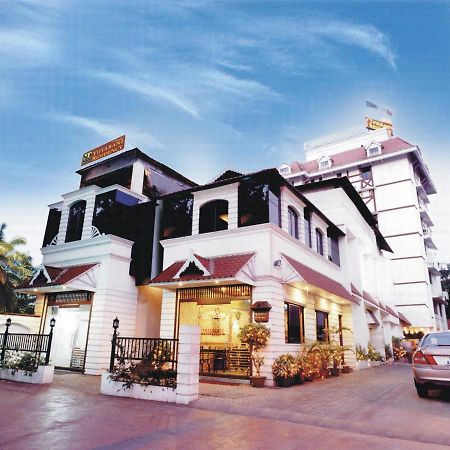 Yuvarani Residency Kochi Εξωτερικό φωτογραφία