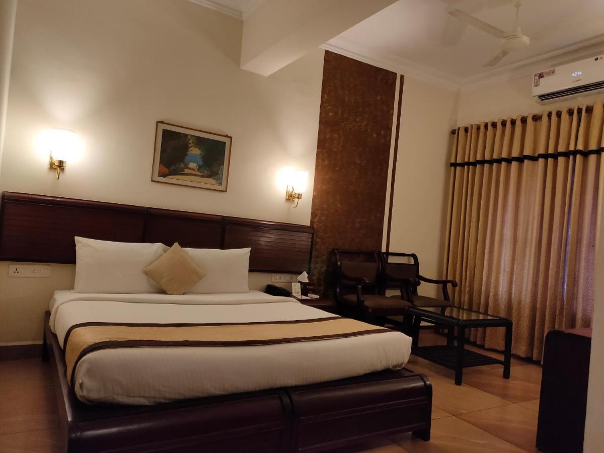 Yuvarani Residency Kochi Εξωτερικό φωτογραφία