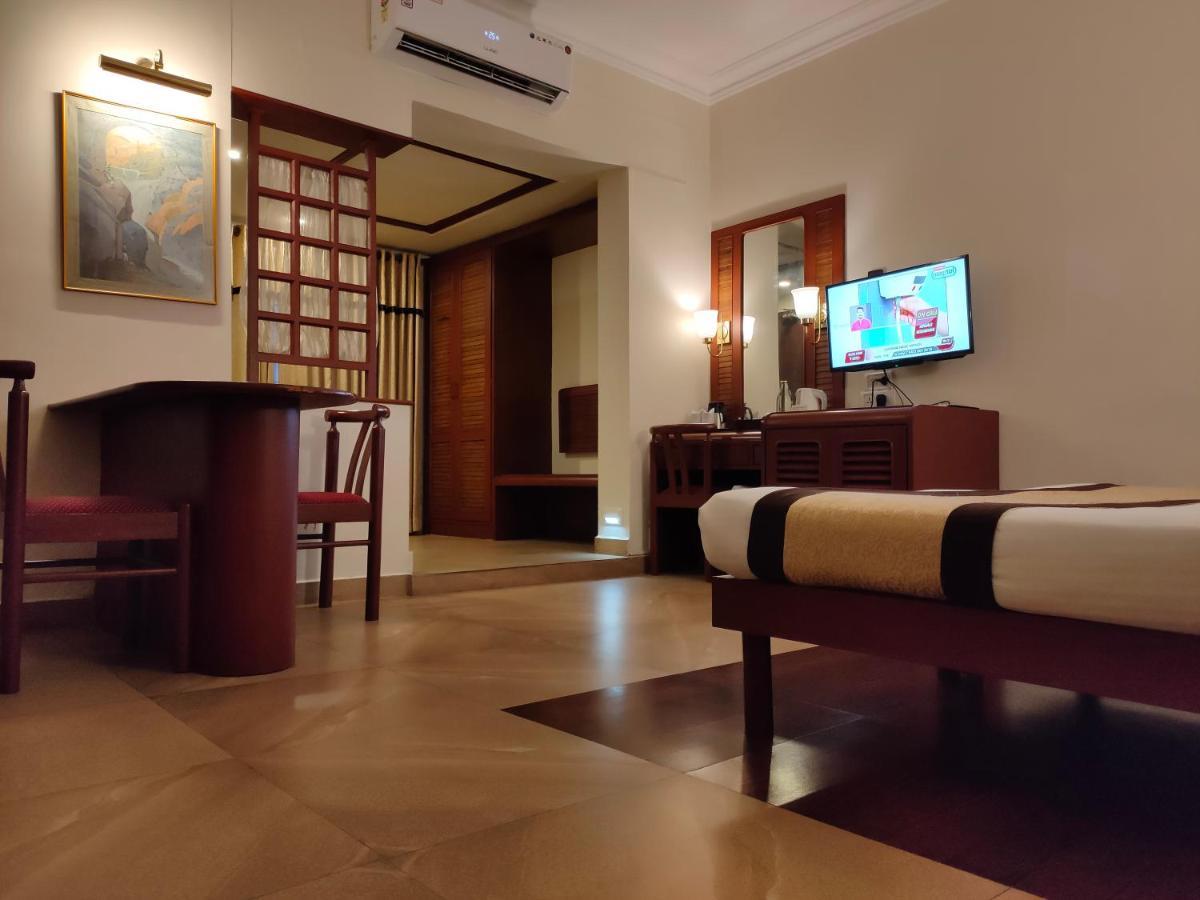 Yuvarani Residency Kochi Εξωτερικό φωτογραφία