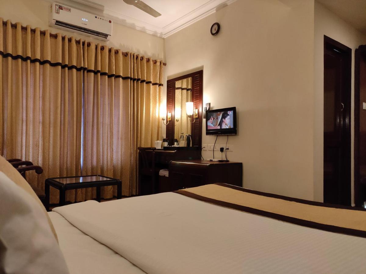 Yuvarani Residency Kochi Εξωτερικό φωτογραφία