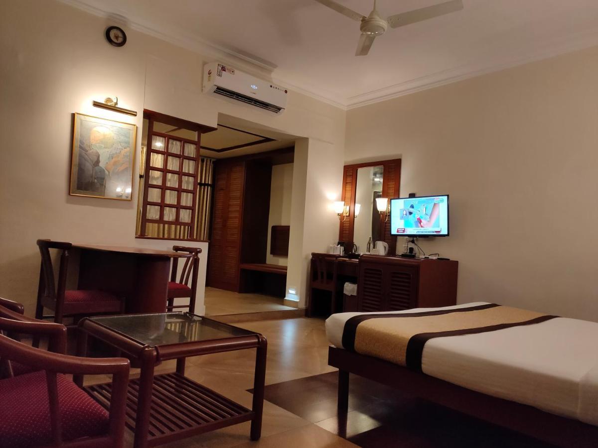 Yuvarani Residency Kochi Εξωτερικό φωτογραφία