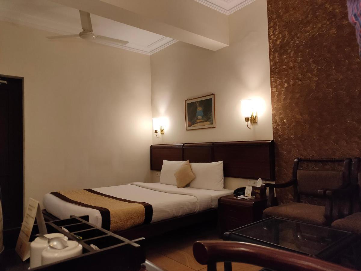 Yuvarani Residency Kochi Εξωτερικό φωτογραφία