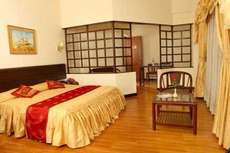 Yuvarani Residency Kochi Εξωτερικό φωτογραφία