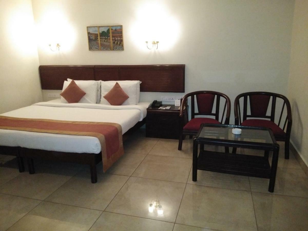 Yuvarani Residency Kochi Εξωτερικό φωτογραφία