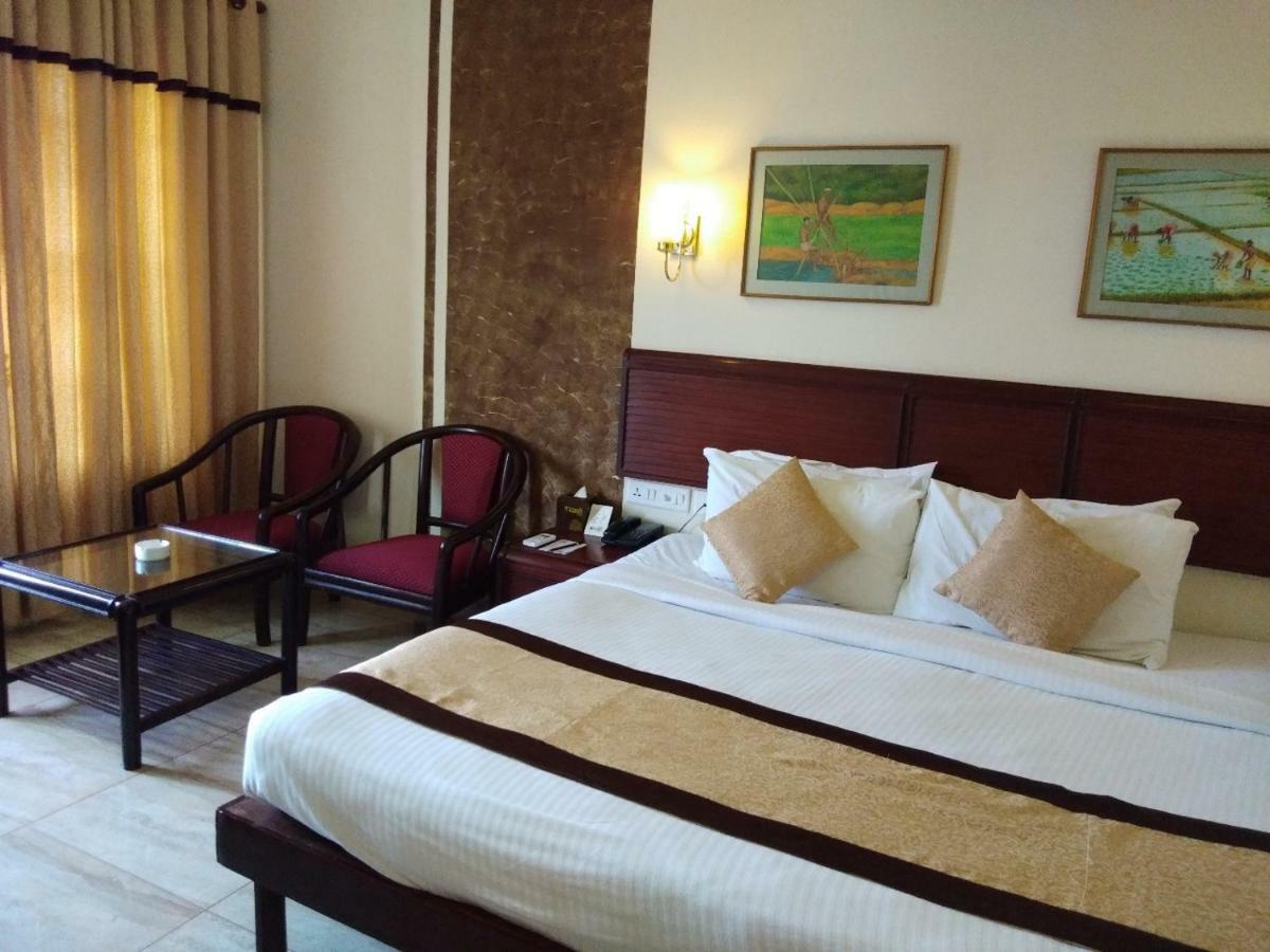 Yuvarani Residency Kochi Εξωτερικό φωτογραφία