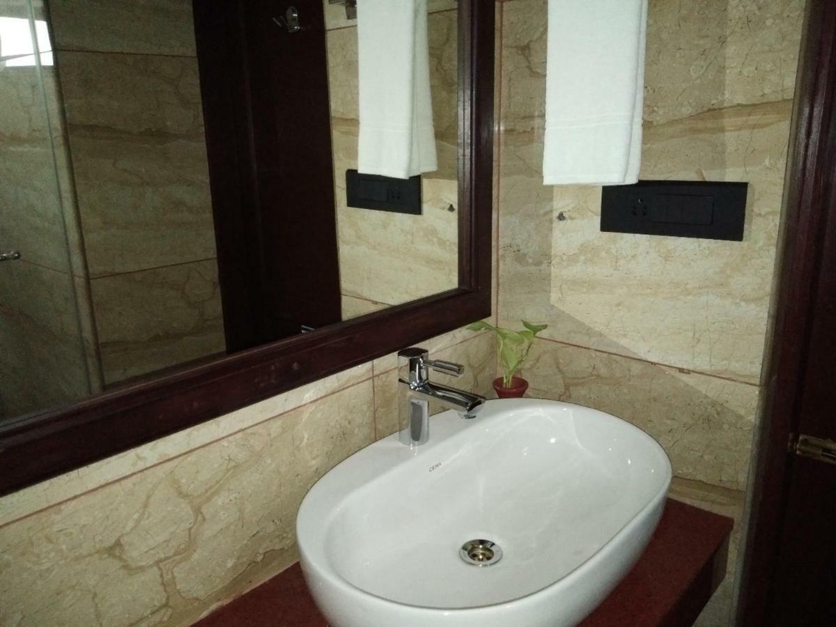 Yuvarani Residency Kochi Εξωτερικό φωτογραφία