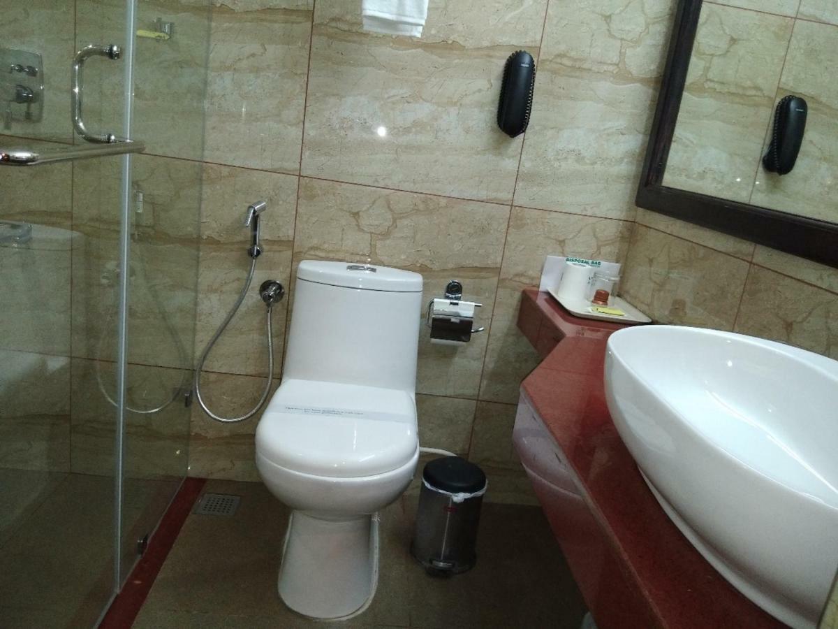 Yuvarani Residency Kochi Εξωτερικό φωτογραφία