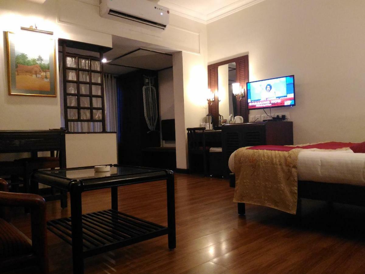 Yuvarani Residency Kochi Εξωτερικό φωτογραφία