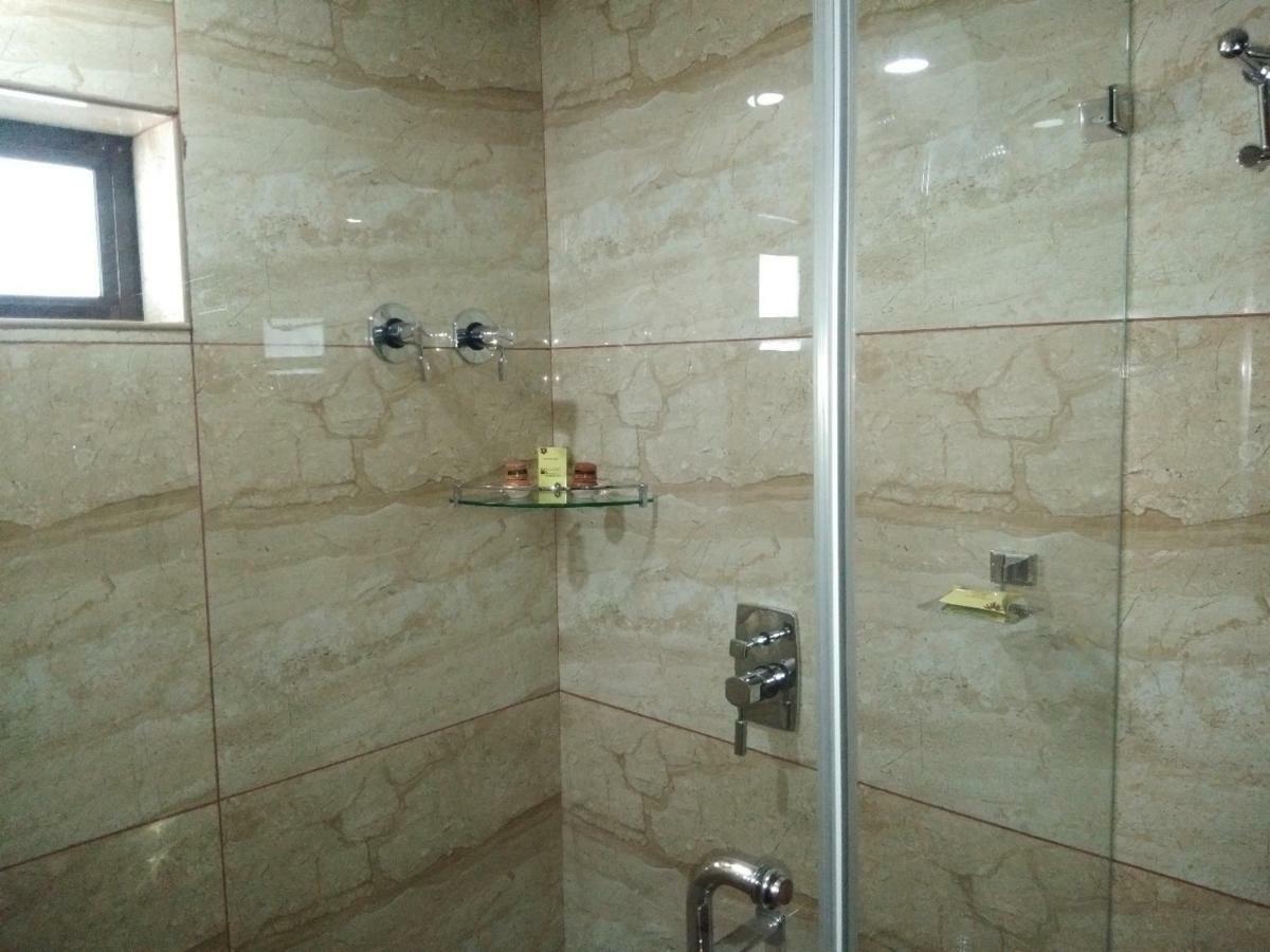 Yuvarani Residency Kochi Εξωτερικό φωτογραφία