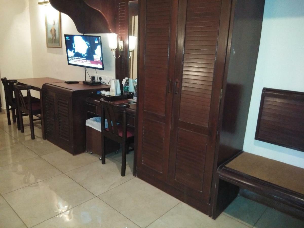 Yuvarani Residency Kochi Εξωτερικό φωτογραφία