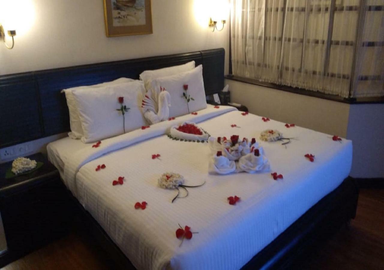 Yuvarani Residency Kochi Εξωτερικό φωτογραφία