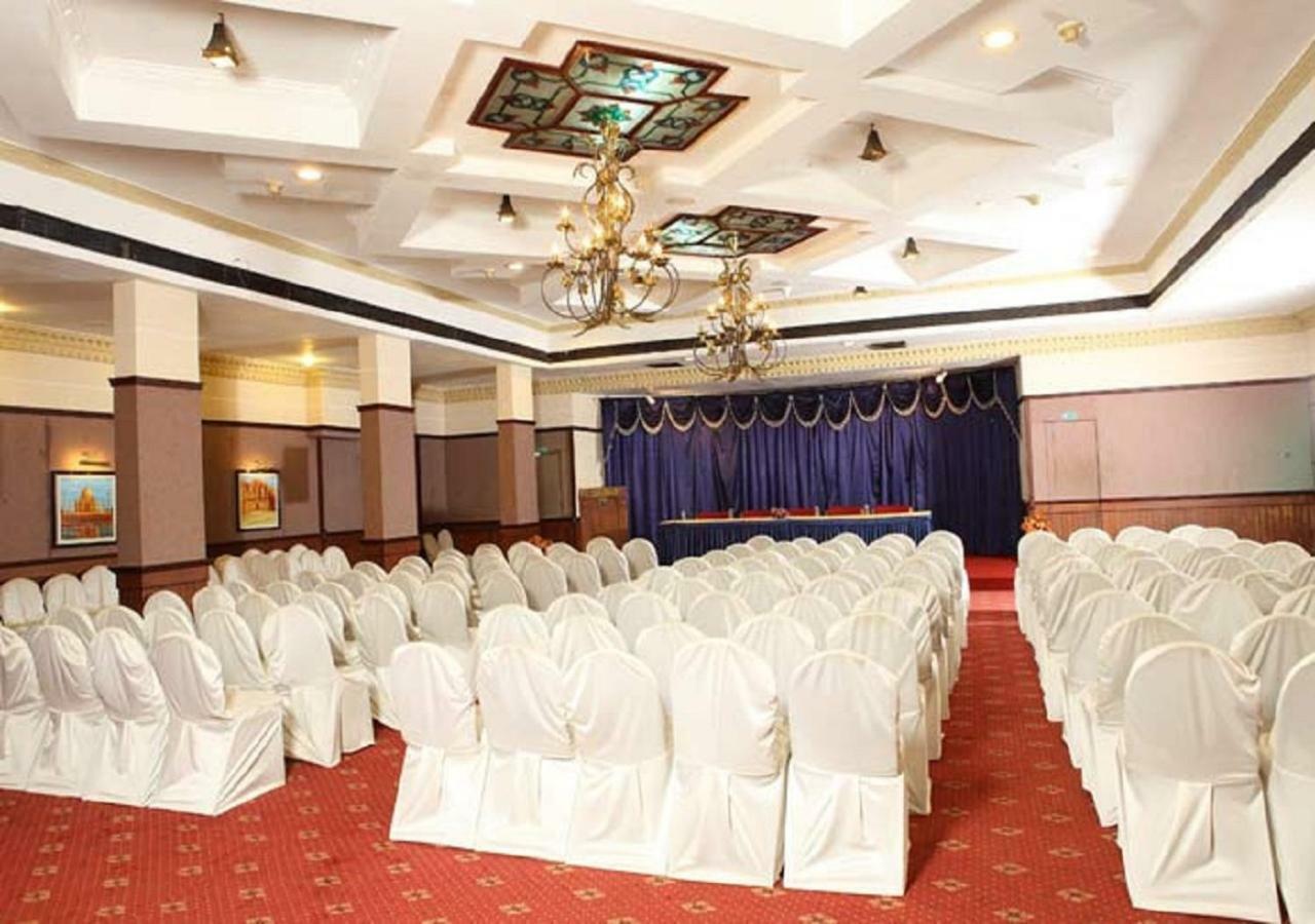 Yuvarani Residency Kochi Εξωτερικό φωτογραφία