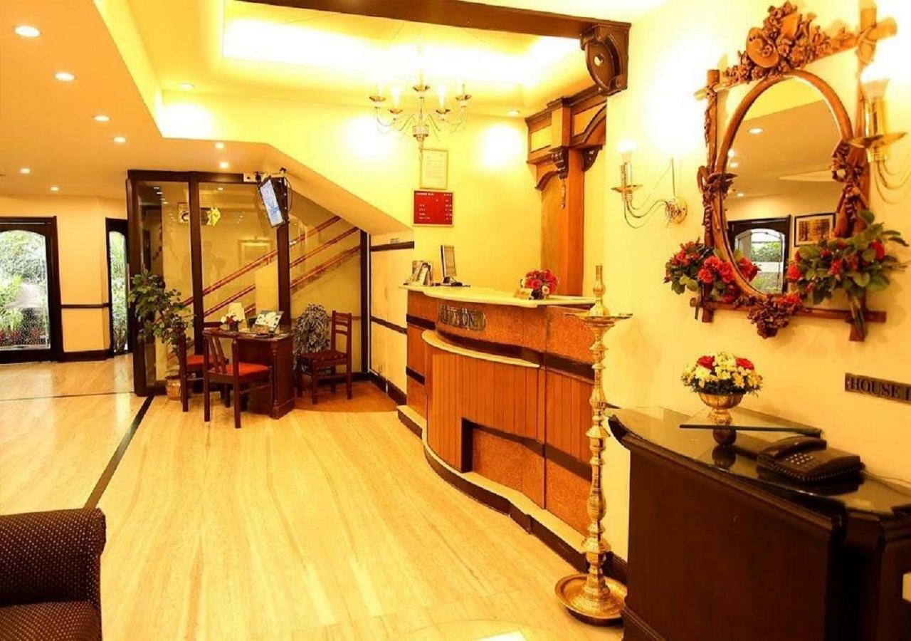 Yuvarani Residency Kochi Εξωτερικό φωτογραφία