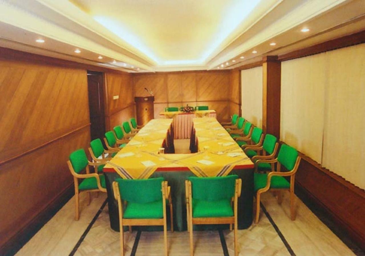 Yuvarani Residency Kochi Εξωτερικό φωτογραφία
