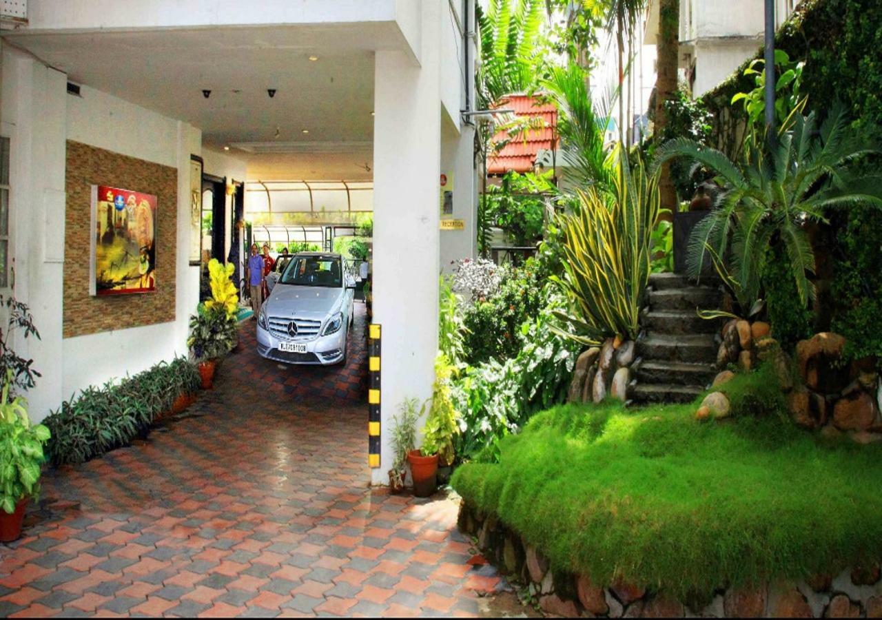 Yuvarani Residency Kochi Εξωτερικό φωτογραφία
