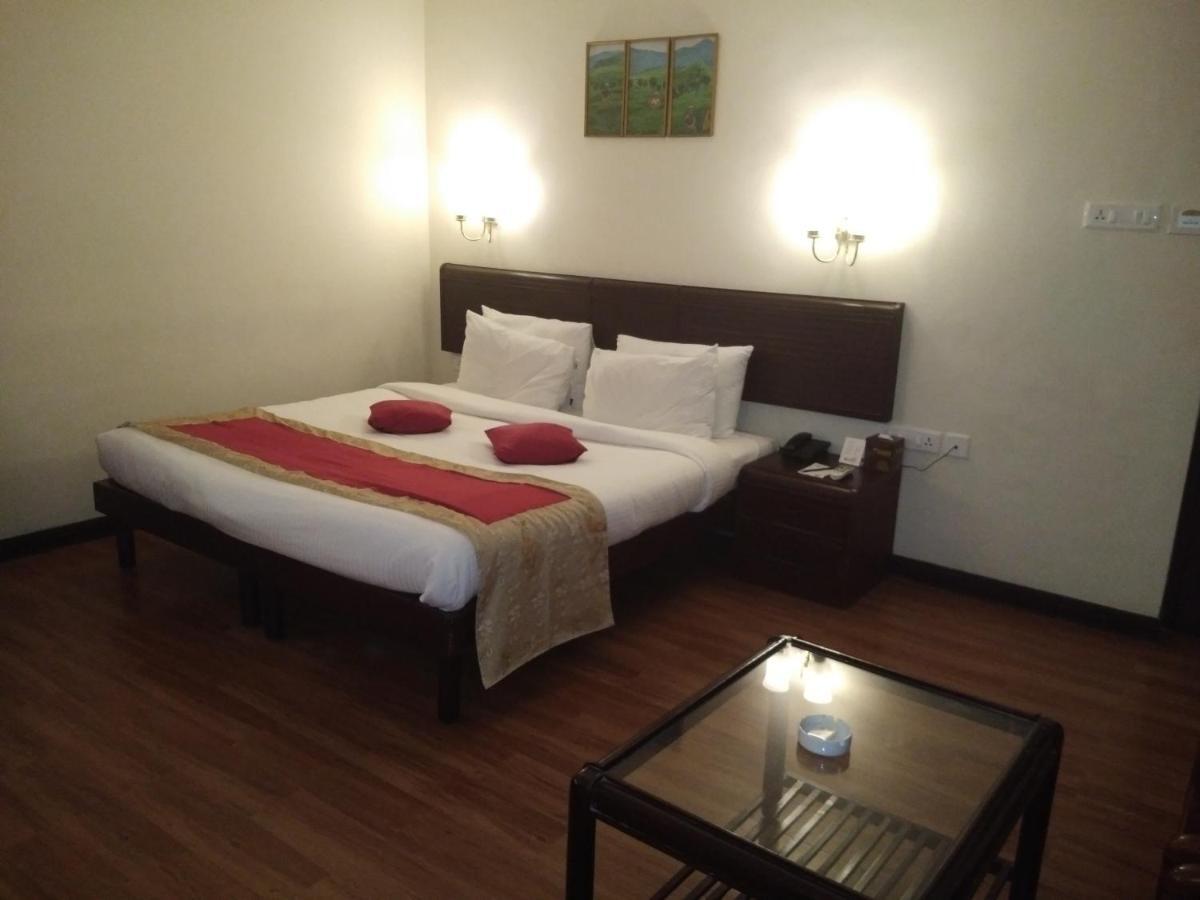 Yuvarani Residency Kochi Εξωτερικό φωτογραφία