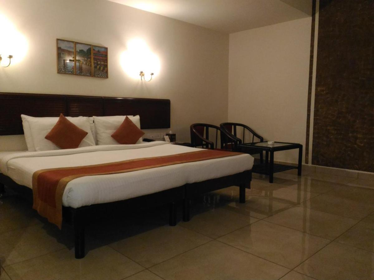 Yuvarani Residency Kochi Εξωτερικό φωτογραφία
