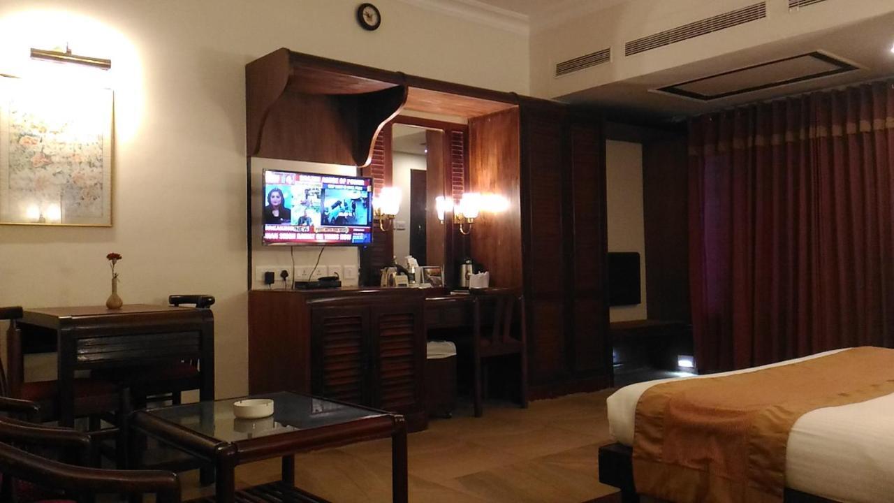 Yuvarani Residency Kochi Εξωτερικό φωτογραφία