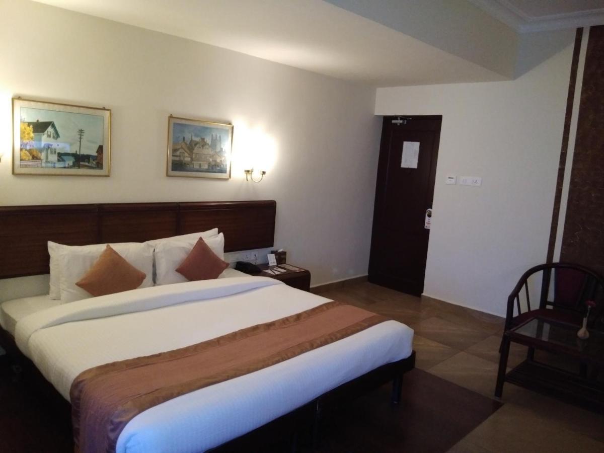 Yuvarani Residency Kochi Εξωτερικό φωτογραφία