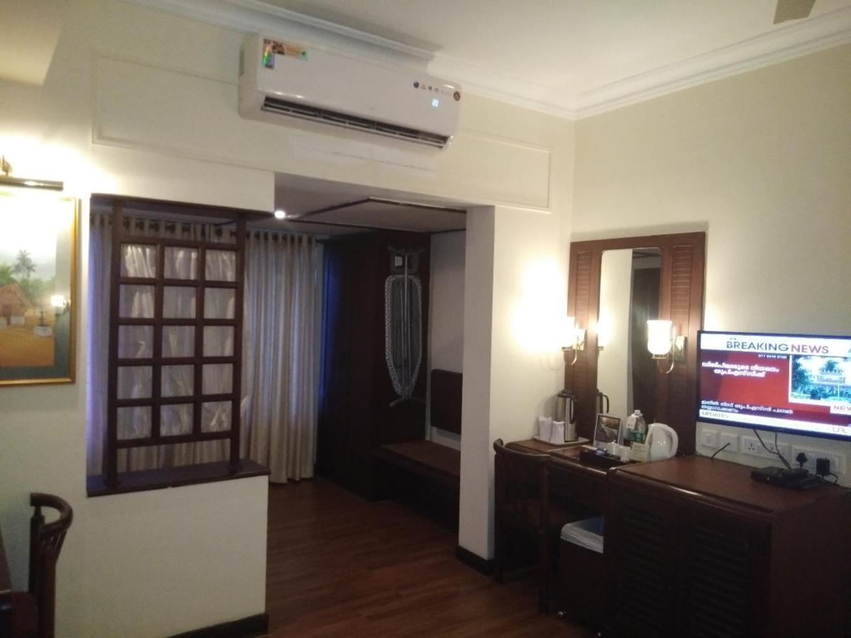 Yuvarani Residency Kochi Εξωτερικό φωτογραφία