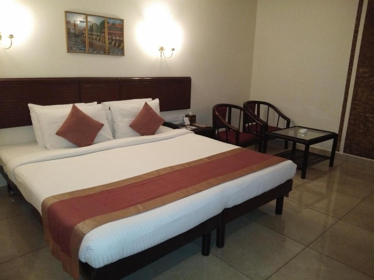 Yuvarani Residency Kochi Εξωτερικό φωτογραφία