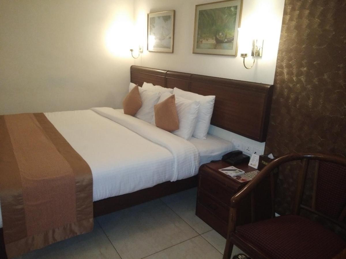 Yuvarani Residency Kochi Εξωτερικό φωτογραφία