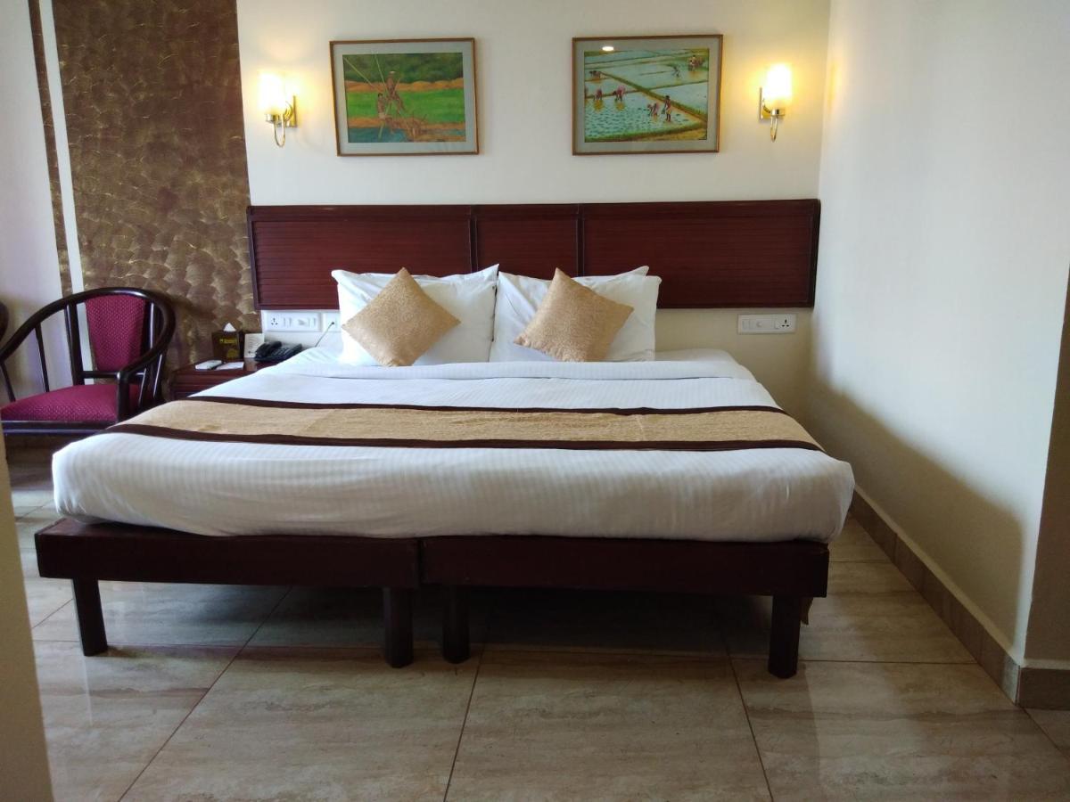 Yuvarani Residency Kochi Εξωτερικό φωτογραφία