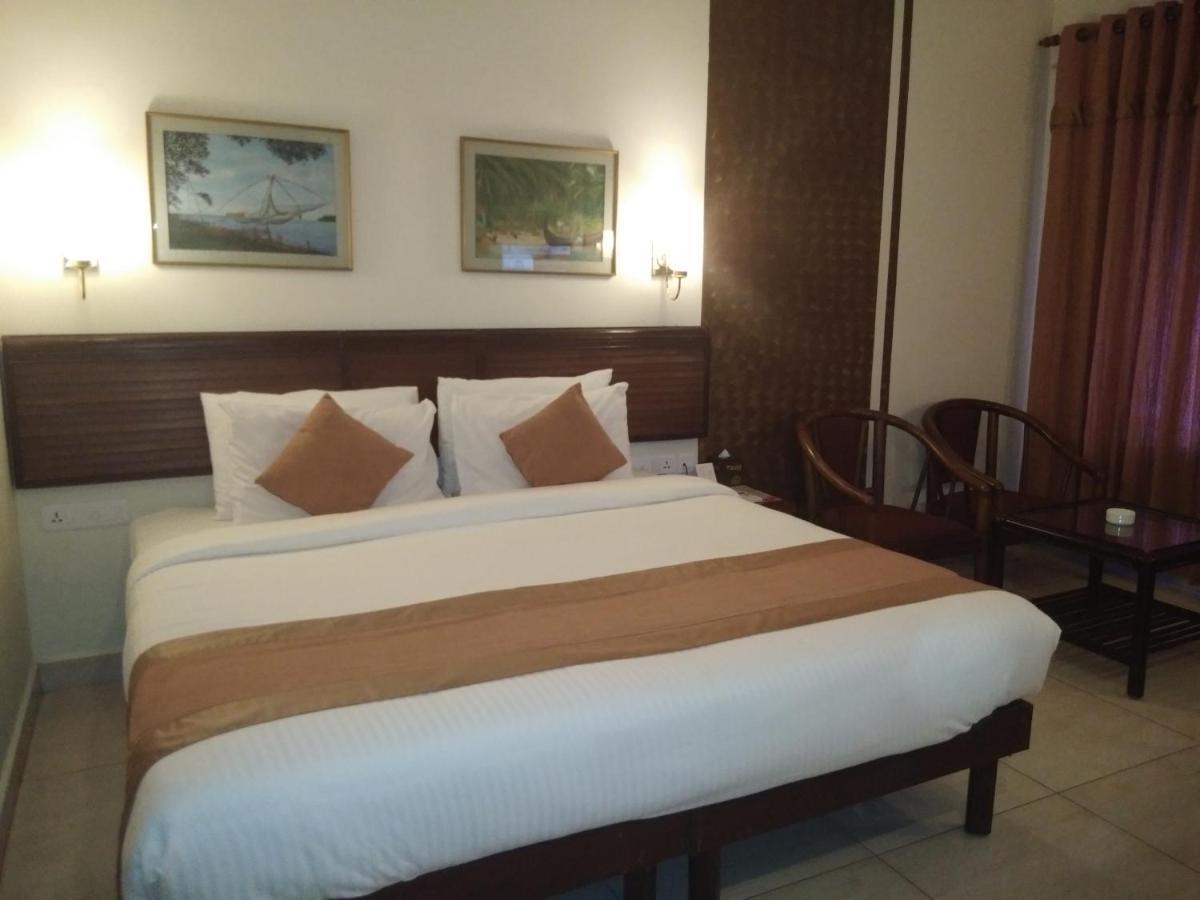 Yuvarani Residency Kochi Εξωτερικό φωτογραφία