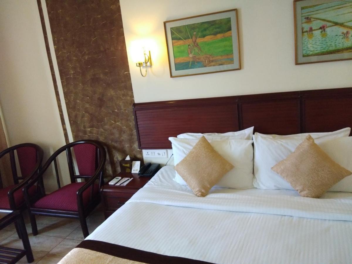 Yuvarani Residency Kochi Εξωτερικό φωτογραφία