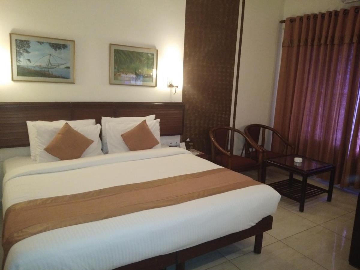 Yuvarani Residency Kochi Εξωτερικό φωτογραφία